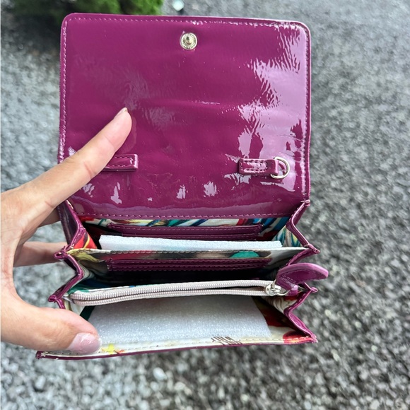 Sharif 1827 Patent Leather Floral Wallet Clutch - Picture 5 of 8